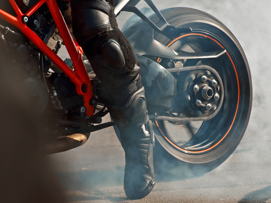 エンジンがかかったバイク